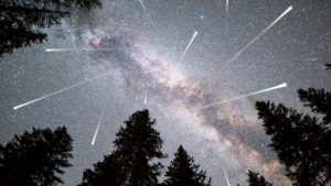 A bright Lyrid meteor streaking across a dark, star-filled night sky free of lunar glare.